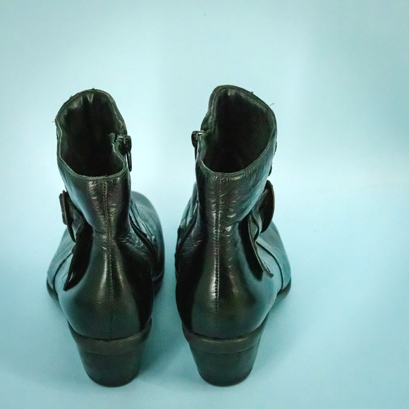 Naot 38 Size 7-7.5 Black Leather Buckle Detail Side Zip Comfort Ankle Boots - Picture 5 of 8